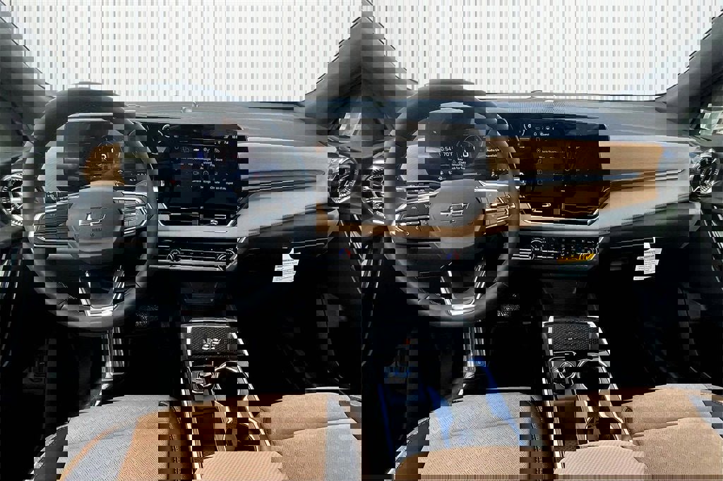 New 2026 Chevrolet Equinox ACTIV w/ Convenience Package III image 2