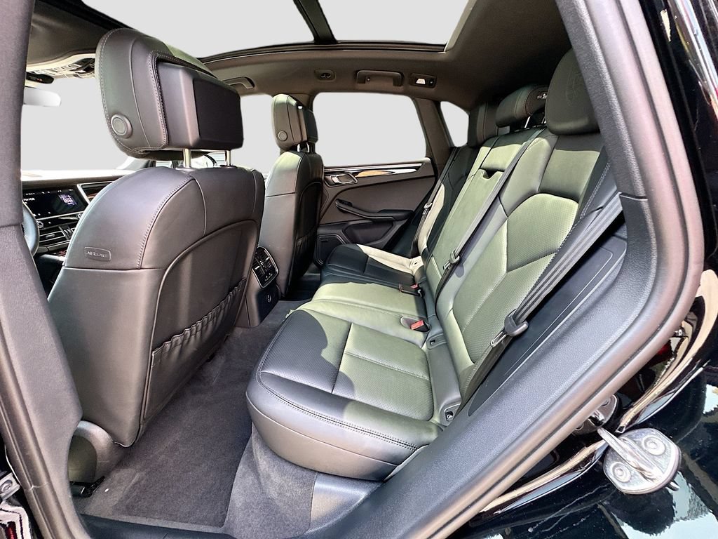 Certified 2025 Porsche Macan S AWD/4WD image 24