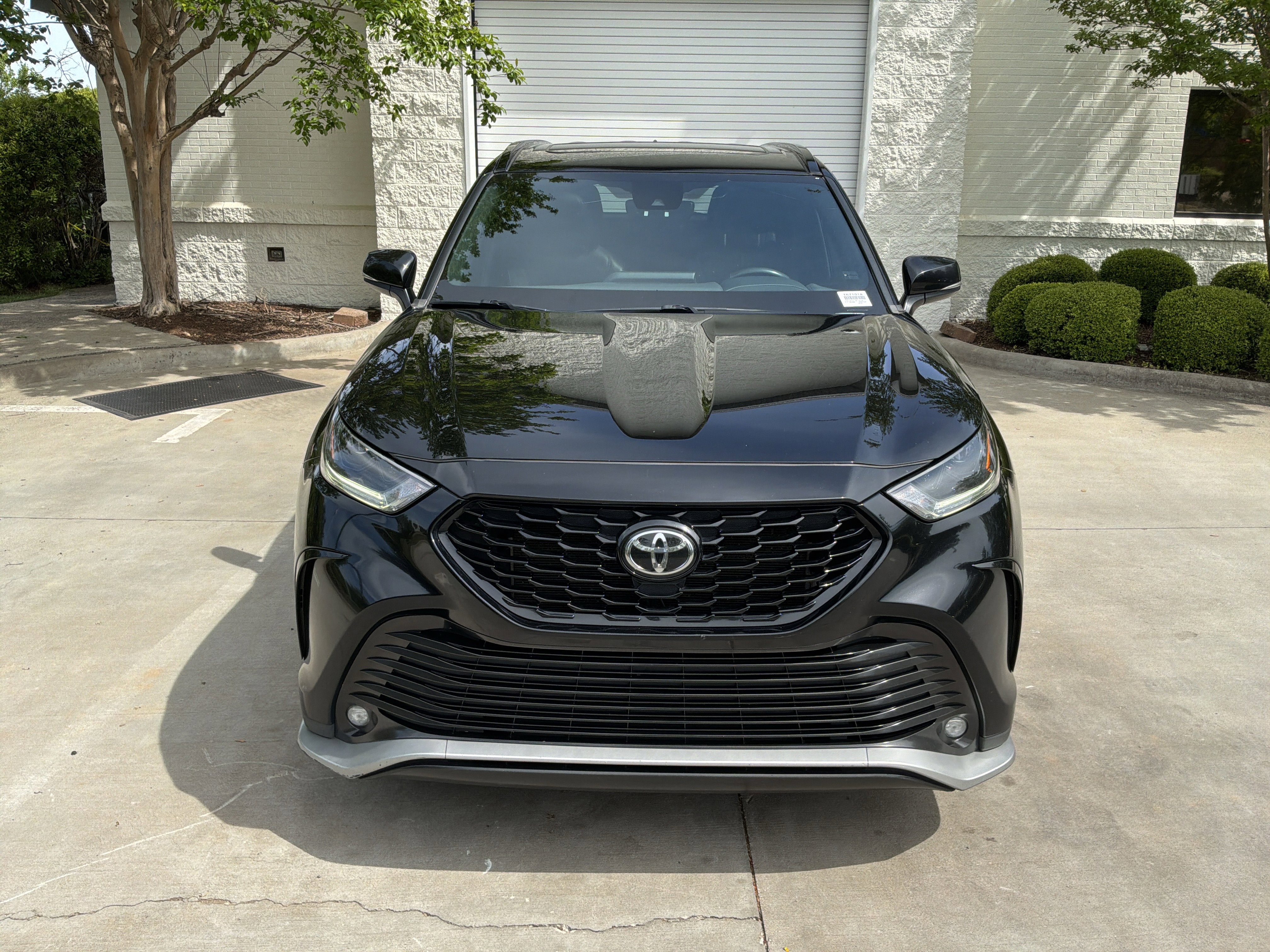 Used 2022 Toyota Highlander XSE FWD image 3