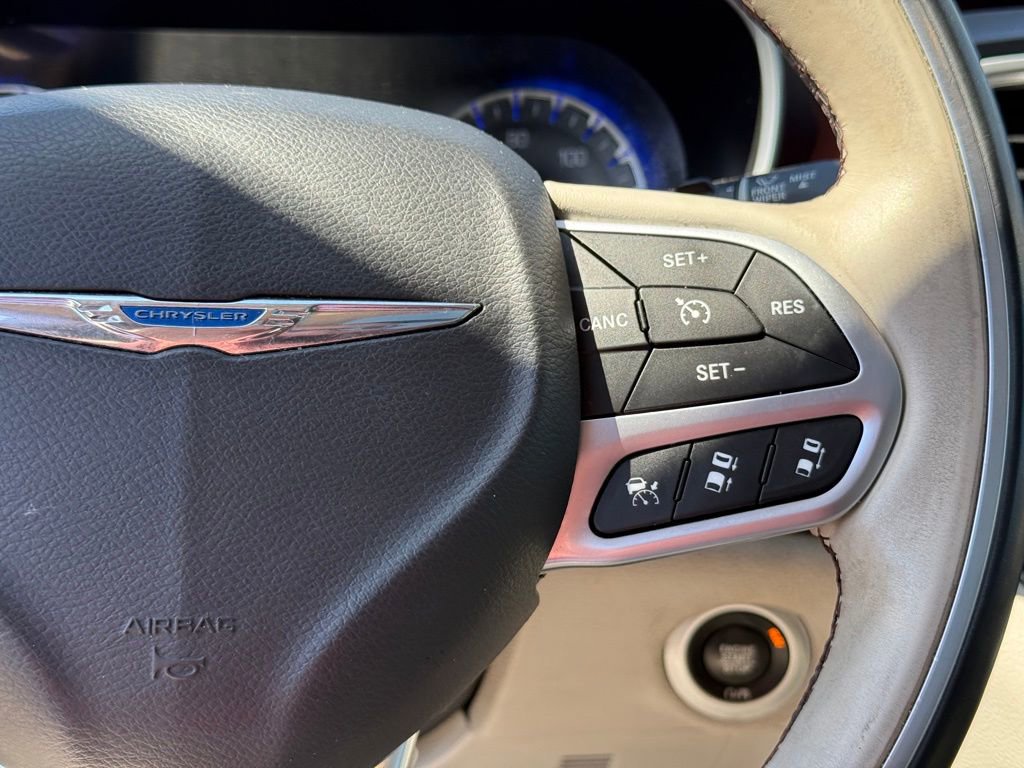 Used 2017 Chrysler Pacifica Limited image 15
