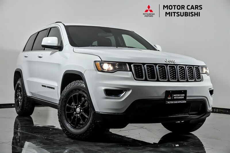 Used 2019 Jeep Grand Cherokee Laredo AWD/4WD image 1