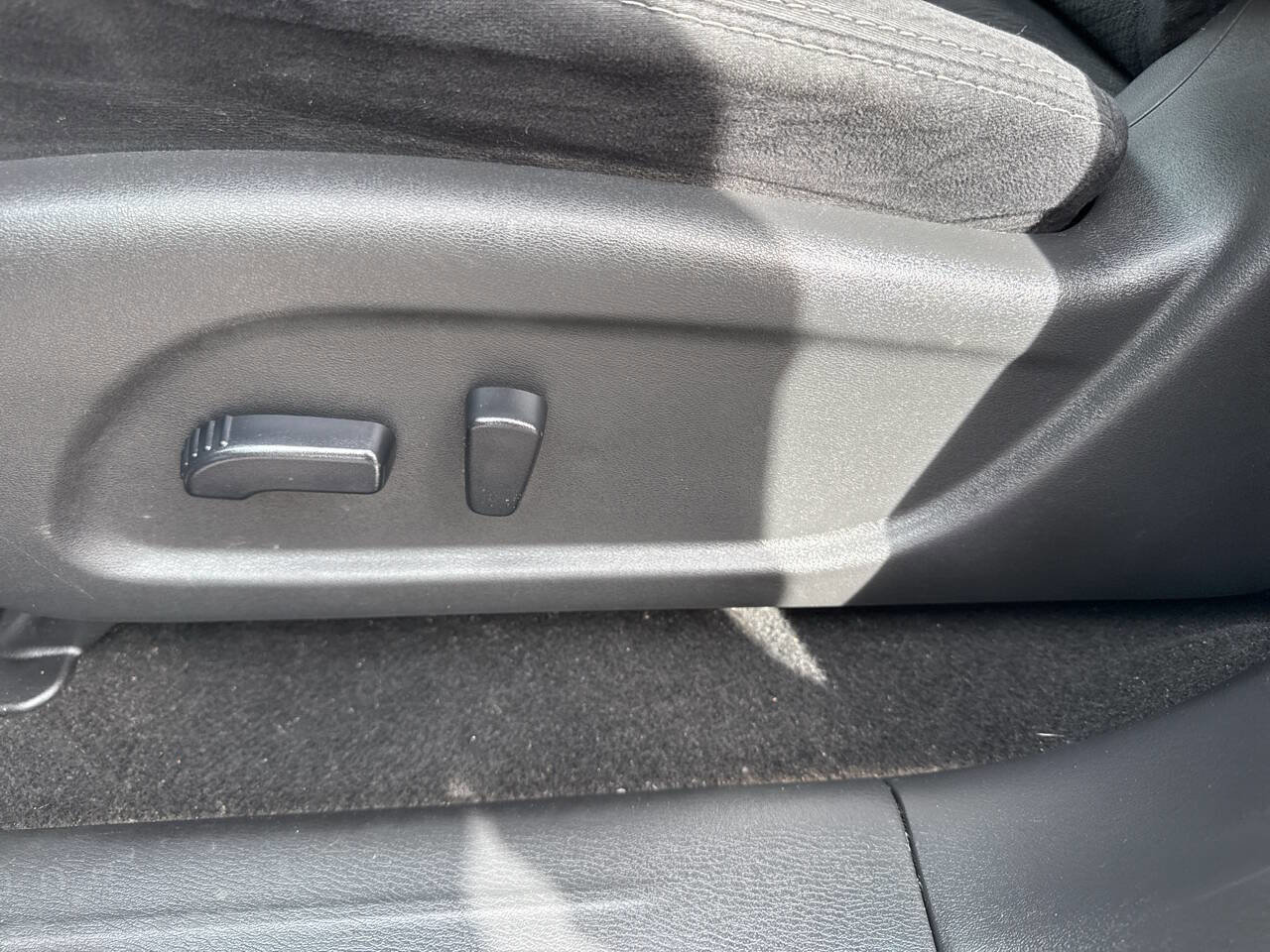 Used 2016 Nissan Pathfinder SV w/ SV Cold Weather Package image 32