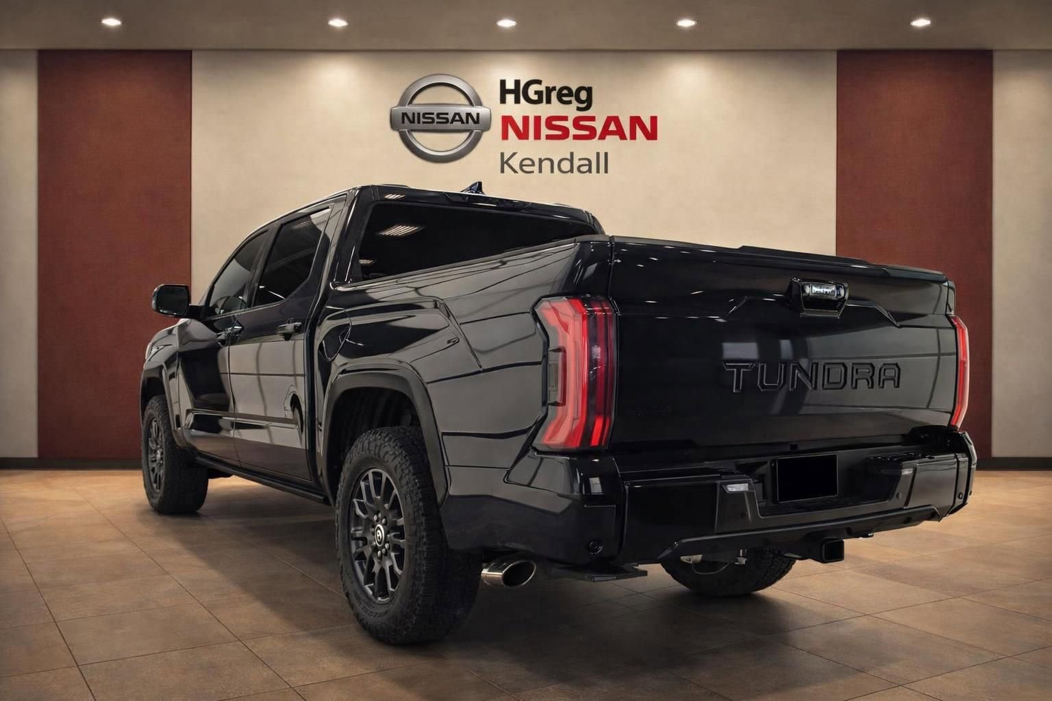 Used 2023 Toyota Tundra Platinum image 3