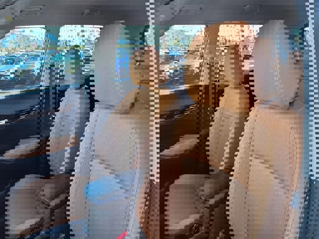 Used 2024 Kia Seltos EX image 27