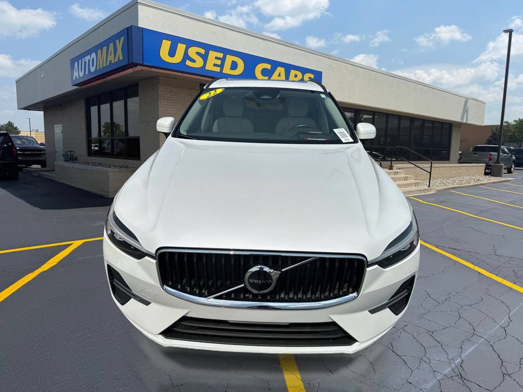 Used 2022 Volvo XC60 B5 Momentum w/ Climate Package FWD image 3