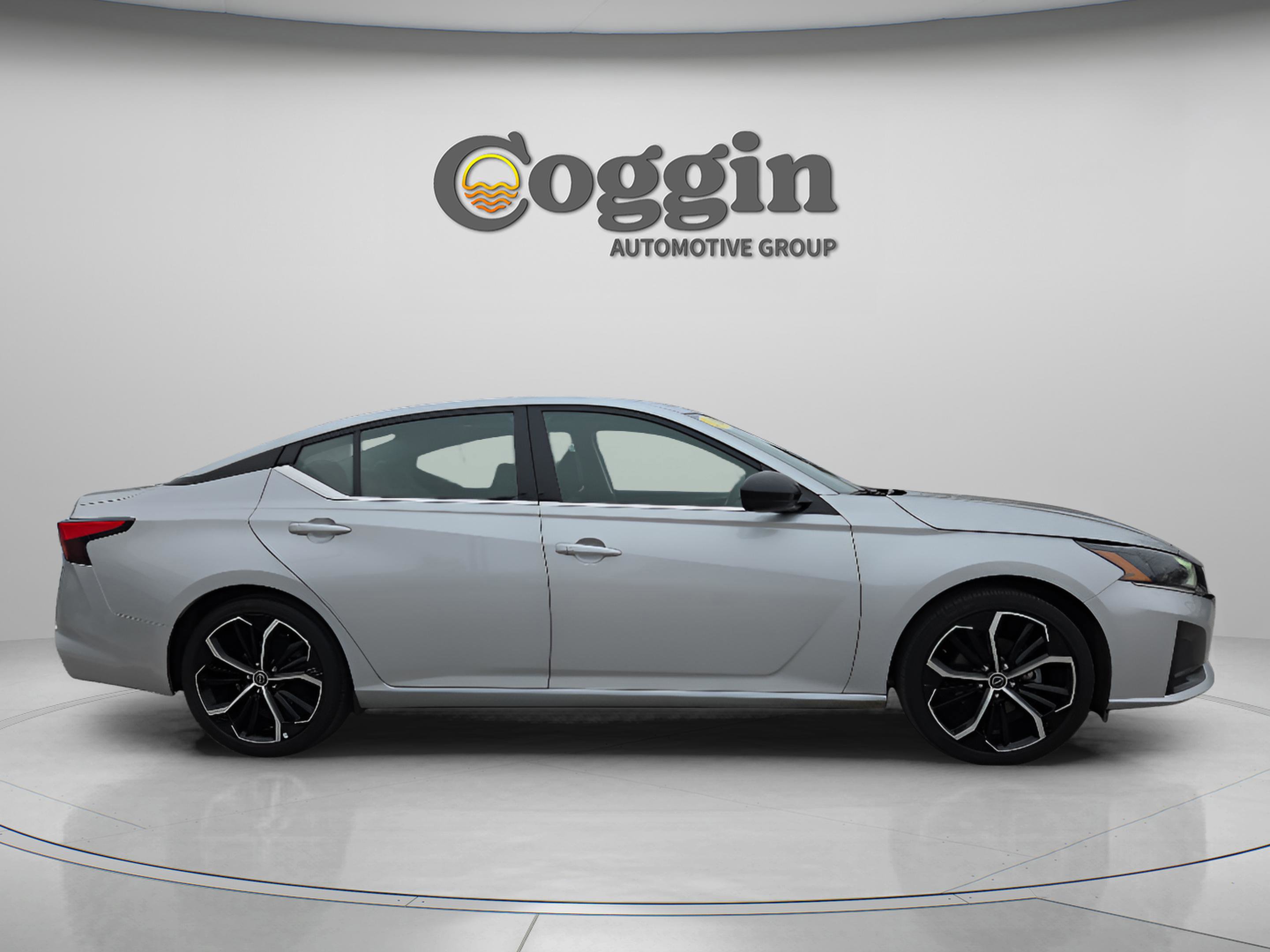 Used 2024 Nissan Altima 2.5 SR w/ SR Premium Package image 7