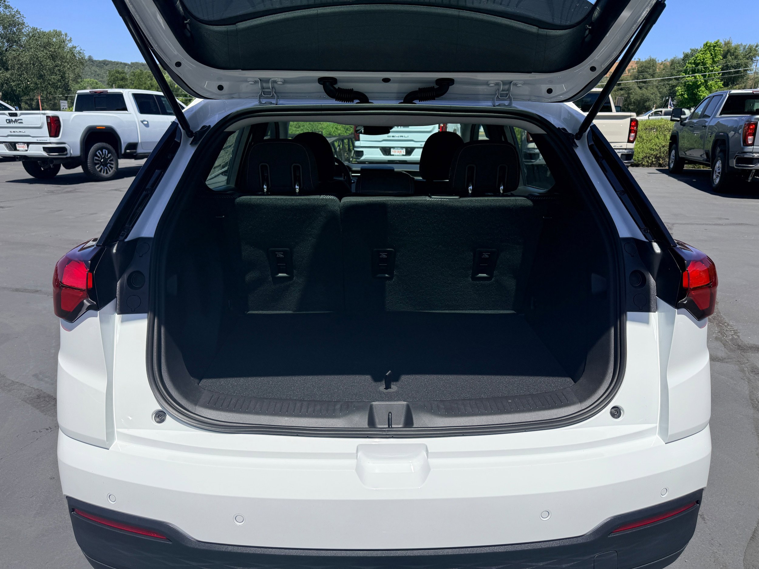 New 2027 Chevrolet Bolt LT w/ Comfort Package FWD image 7