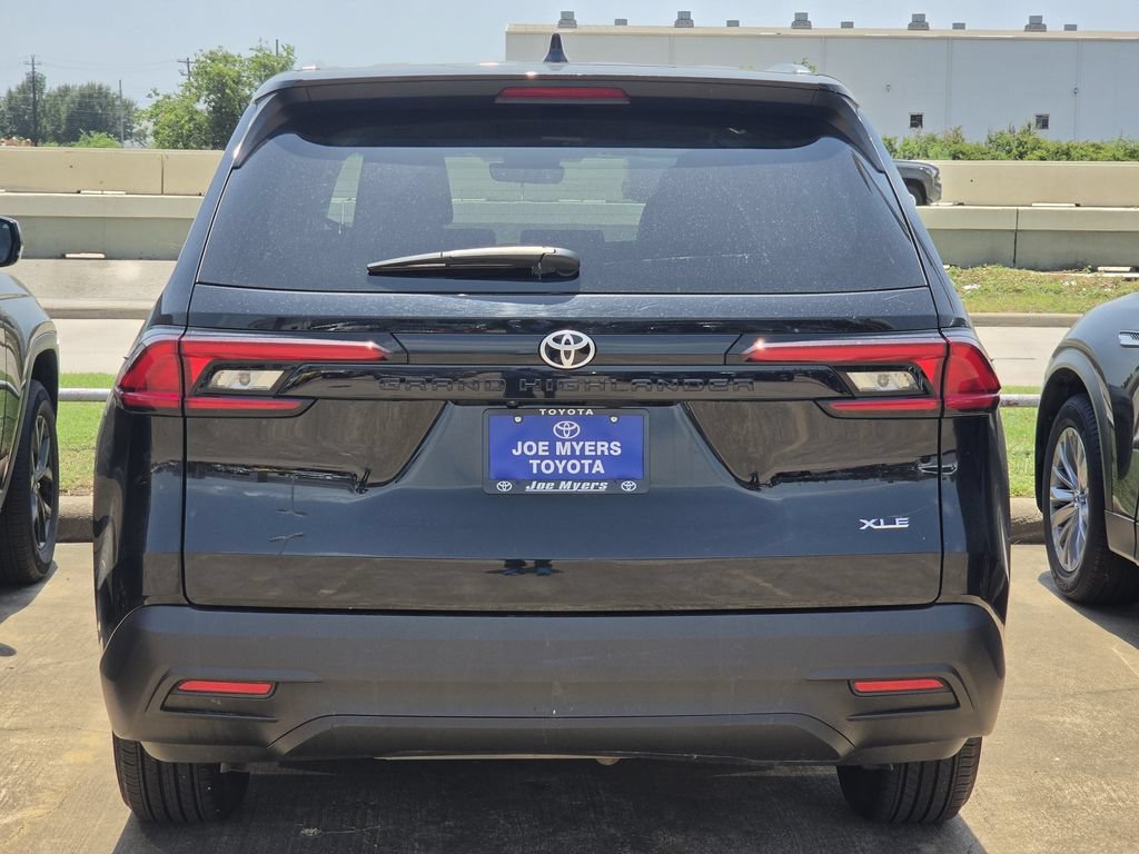 Used 2025 Toyota Grand Highlander FWD image 8