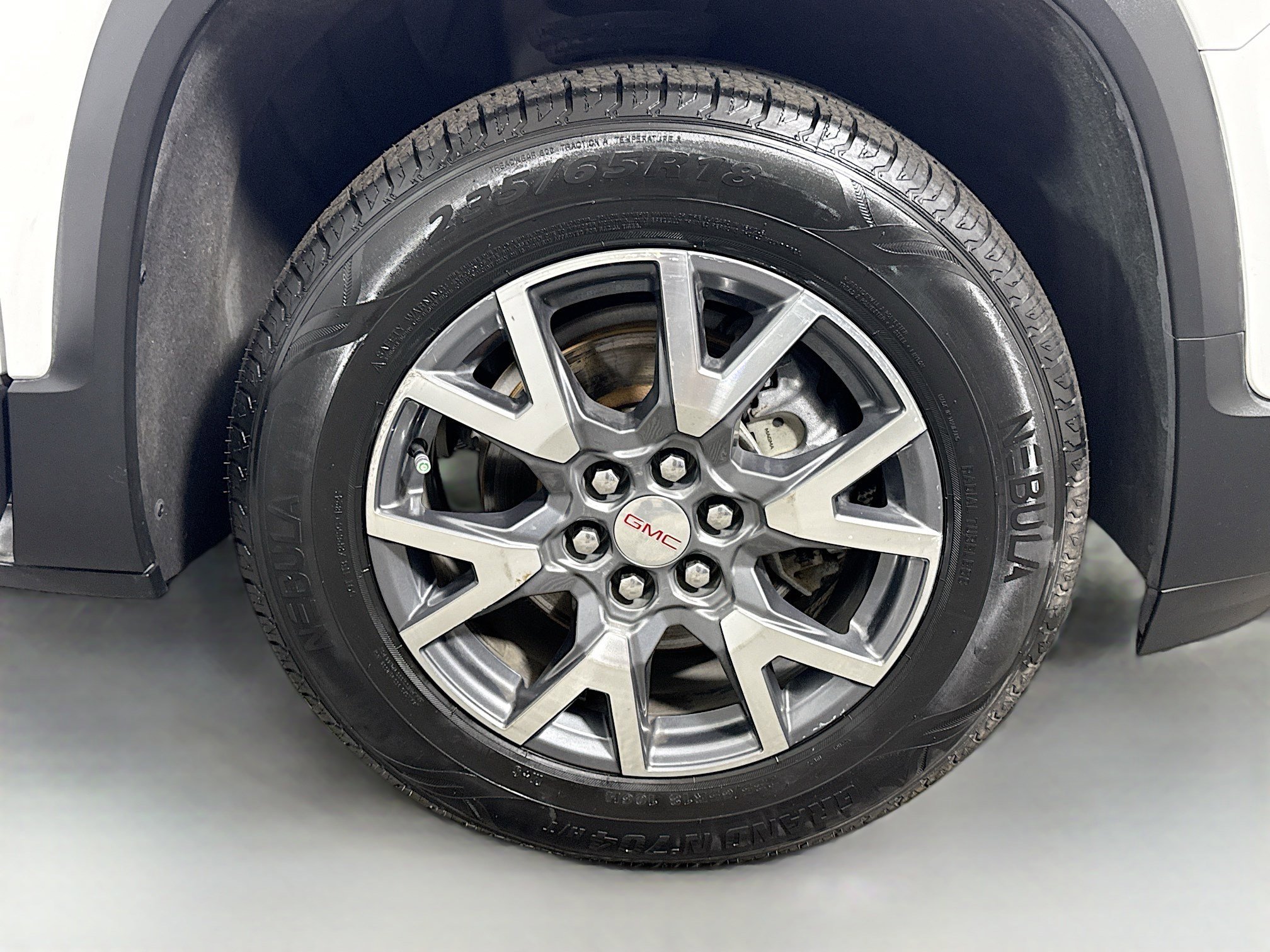 Used 2023 GMC Acadia SLT image 32