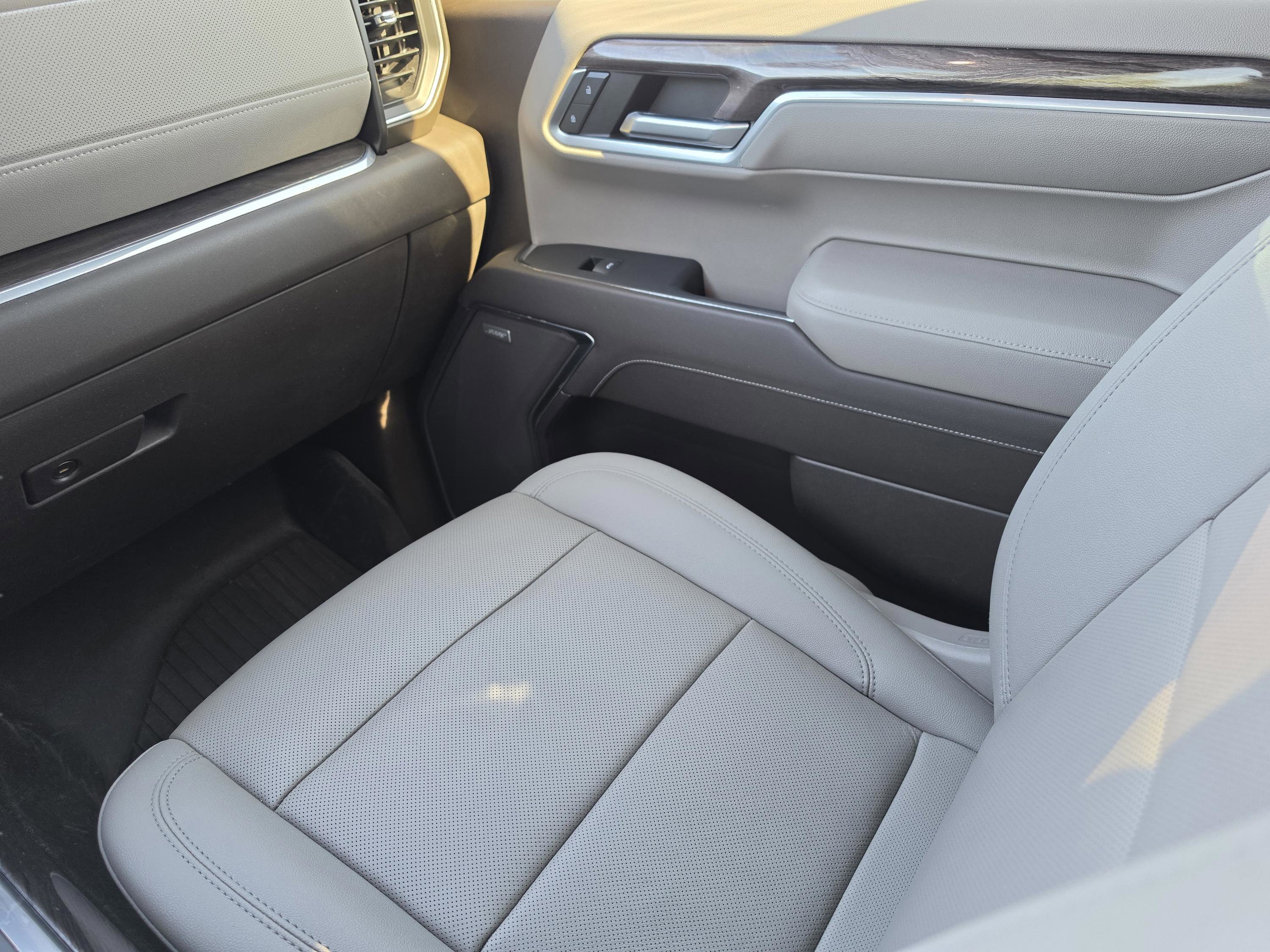 Used 2022 Chevrolet Silverado 1500 LTZ AWD/4WD image 18