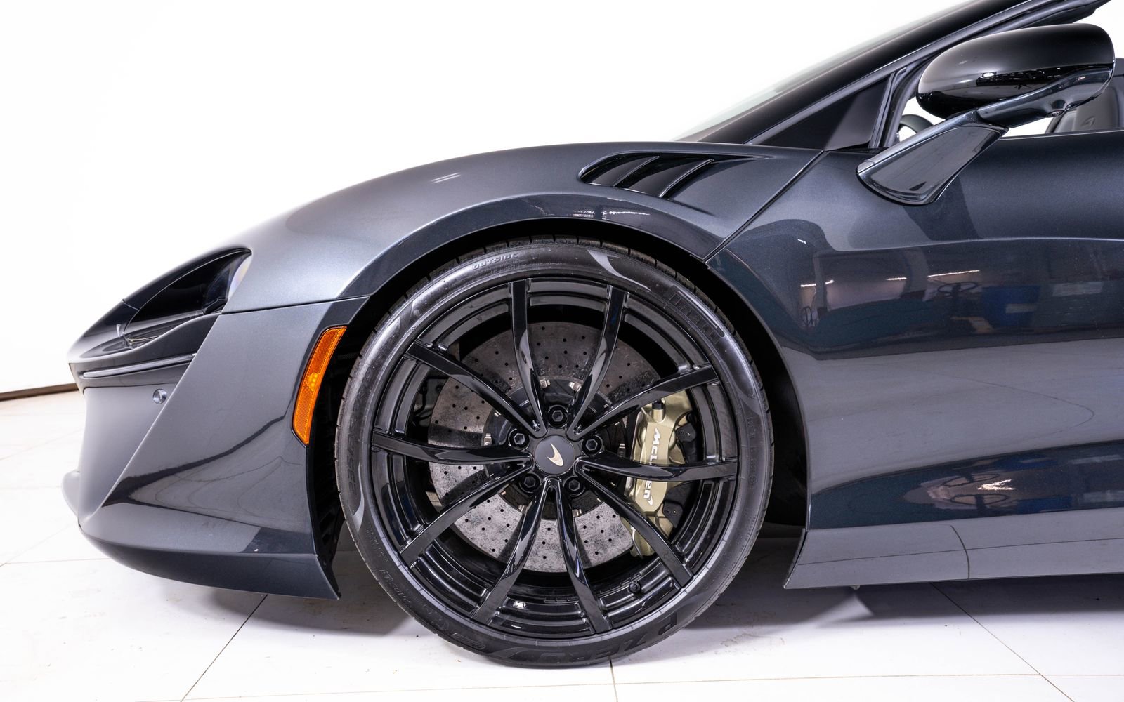 Used 2025 McLaren Artura Spider RWD image 16