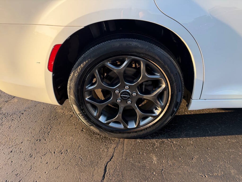 Used 2015 Chrysler 300 S AWD/4WD image 10
