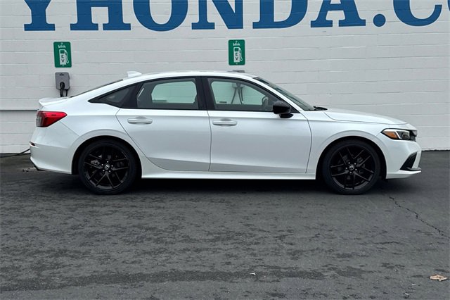 Used 2022 Honda Civic Sport image 2