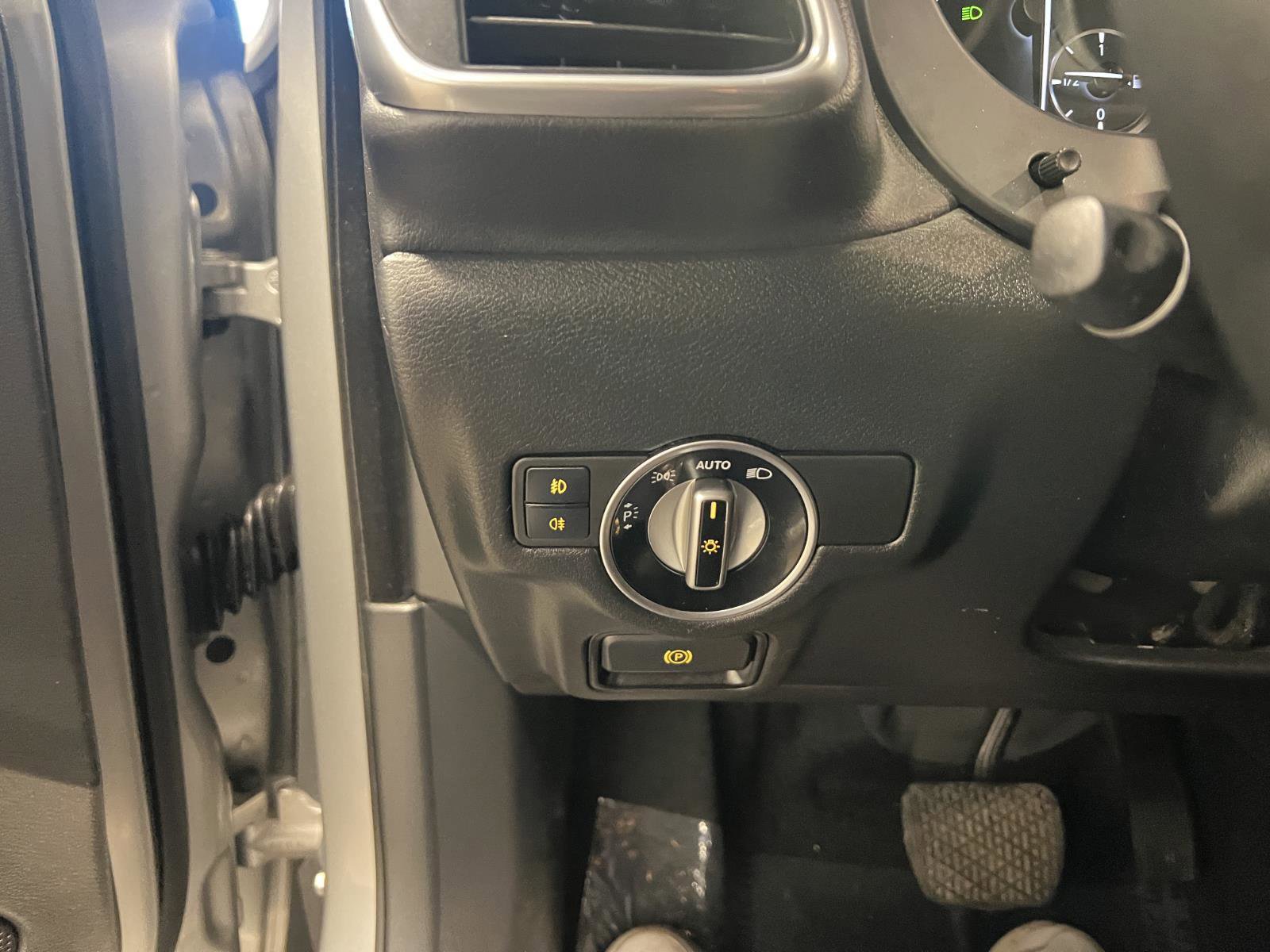 Used 2018 INFINITI QX30 Premium w/ Navigation Package image 15