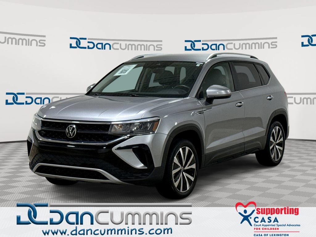 Used 2024 Volkswagen Taos SE FWD image 1