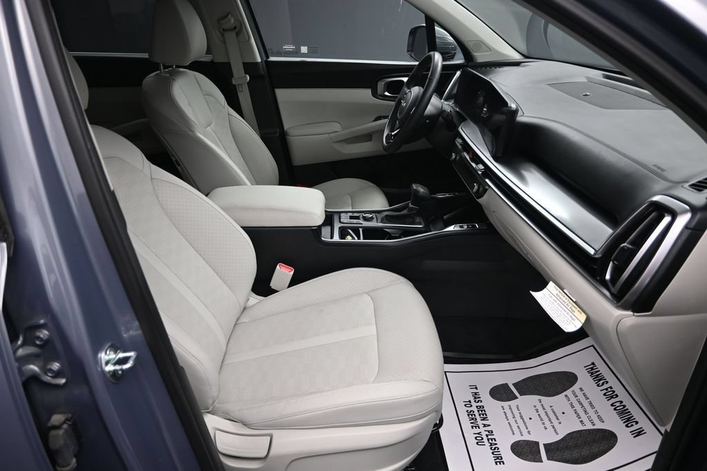 Certified 2025 Kia Sorento S AWD/4WD image 38