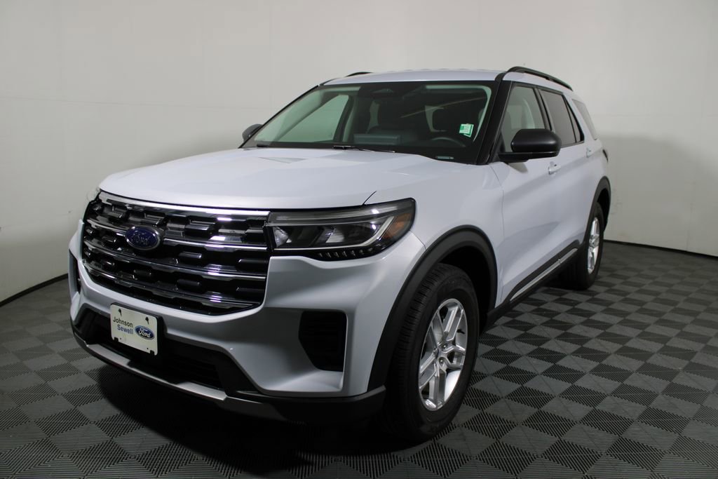 Certified 2025 Ford Explorer Active image 4