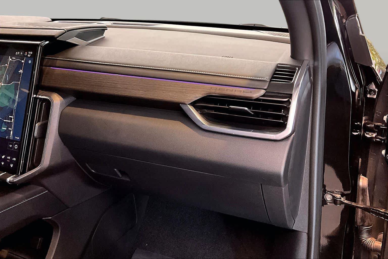 Used 2025 GMC Acadia Denali FWD image 18