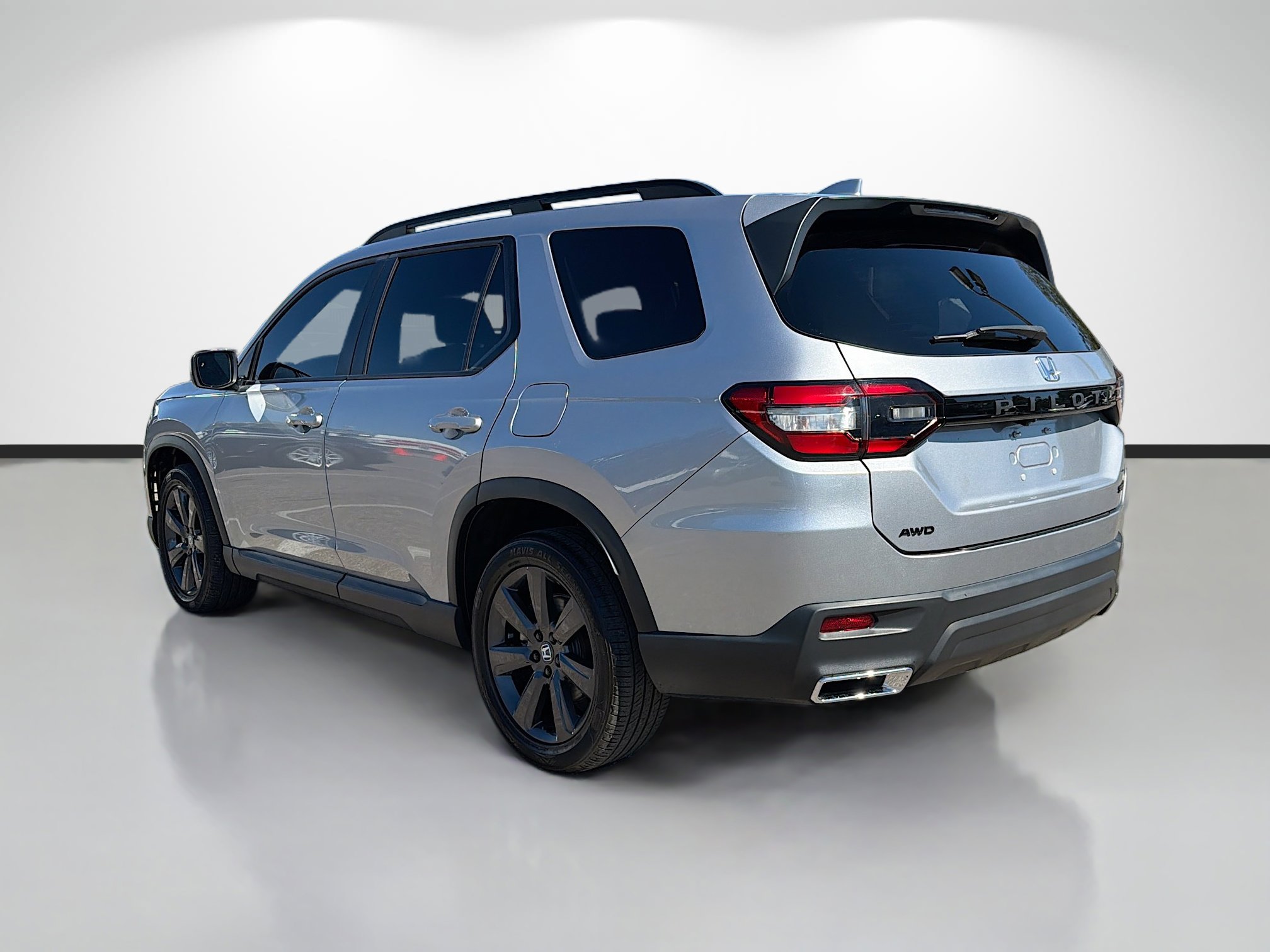 Used 2023 Honda Pilot Sport image 3