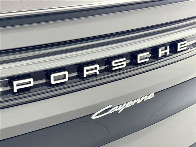 Used 2025 Porsche Cayenne Coupe AWD/4WD image 22