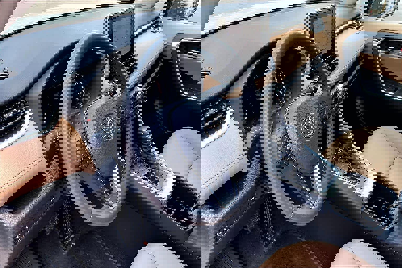 Used 2024 Toyota RAV4 XLE Premium image 18