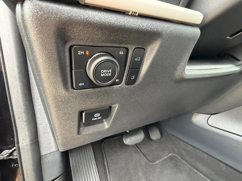 Used 2025 Ford Expedition Active AWD/4WD image 31