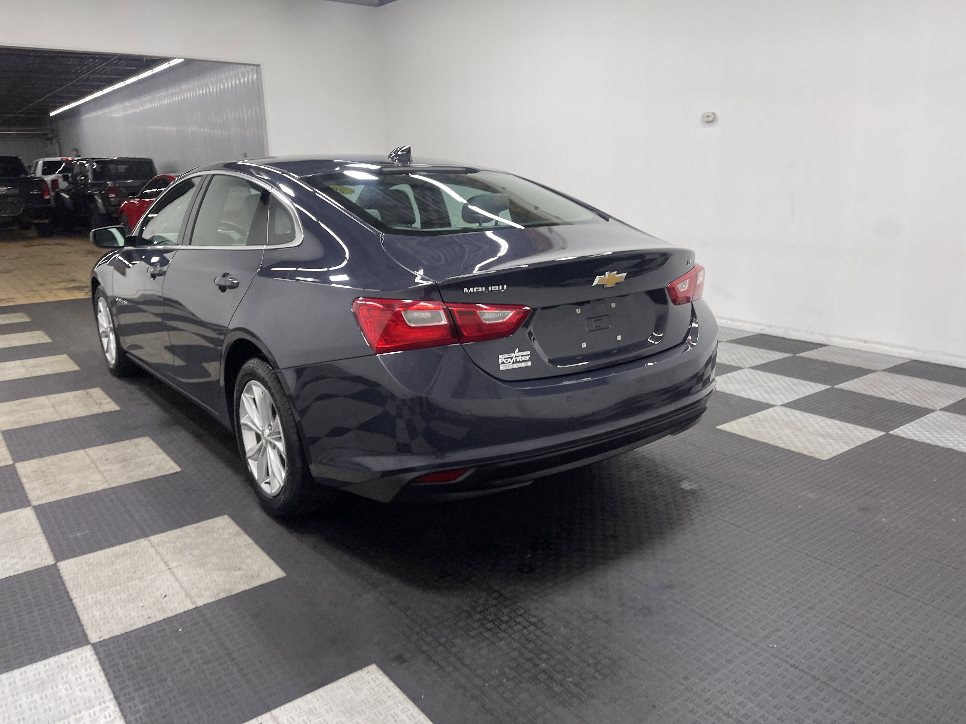 Used 2025 Chevrolet Malibu LT image 2