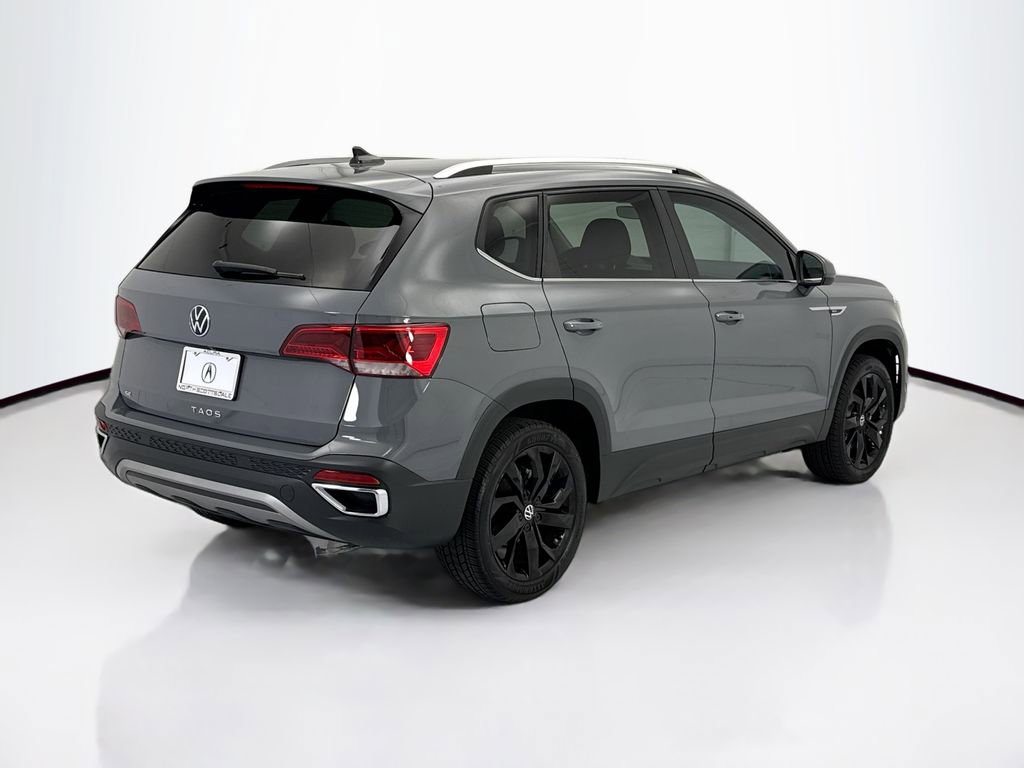 Used 2023 Volkswagen Taos SE w/ Black Wheel Package FWD image 5