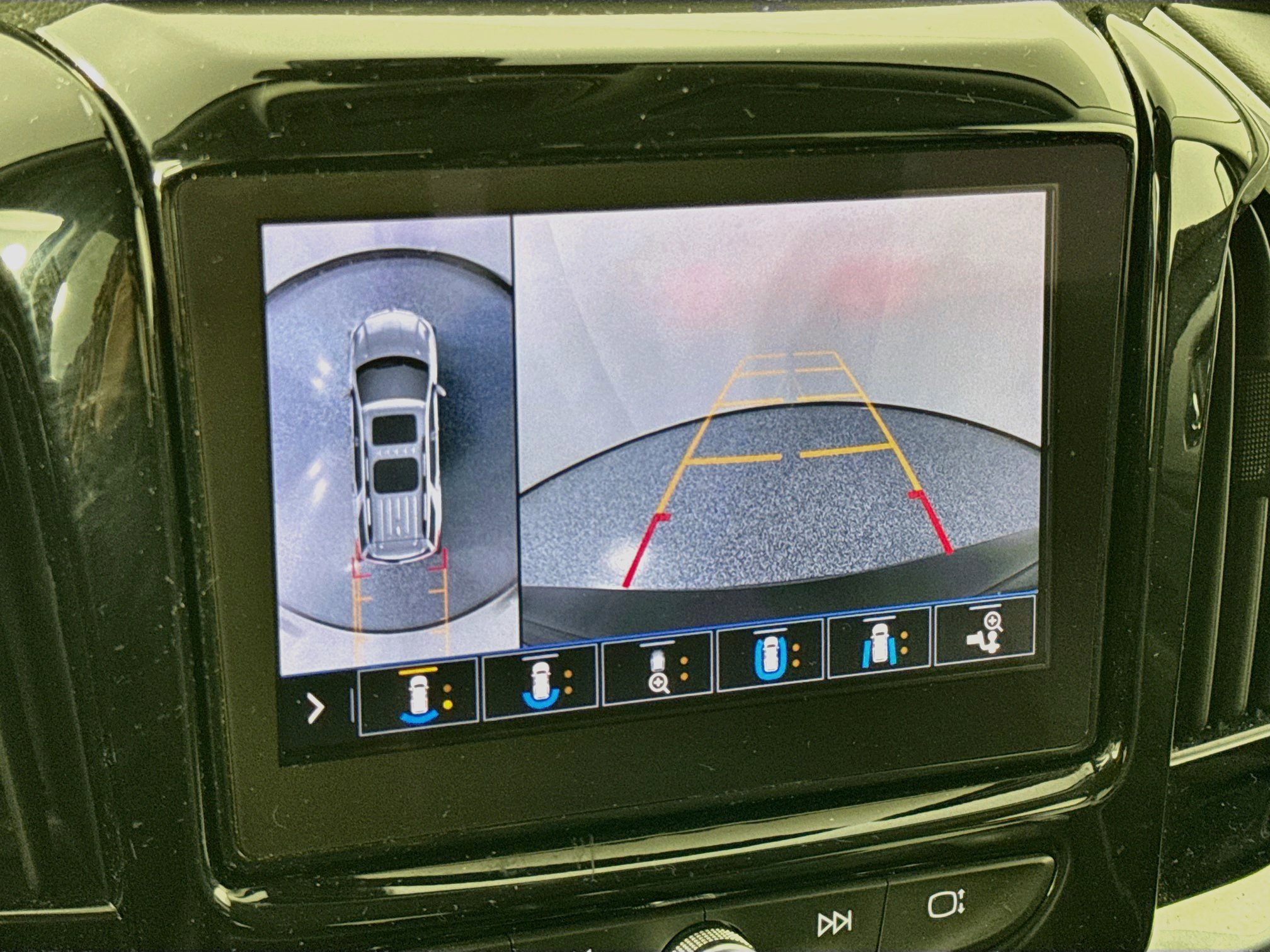 Used 2021 Chevrolet Traverse RS AWD/4WD image 14
