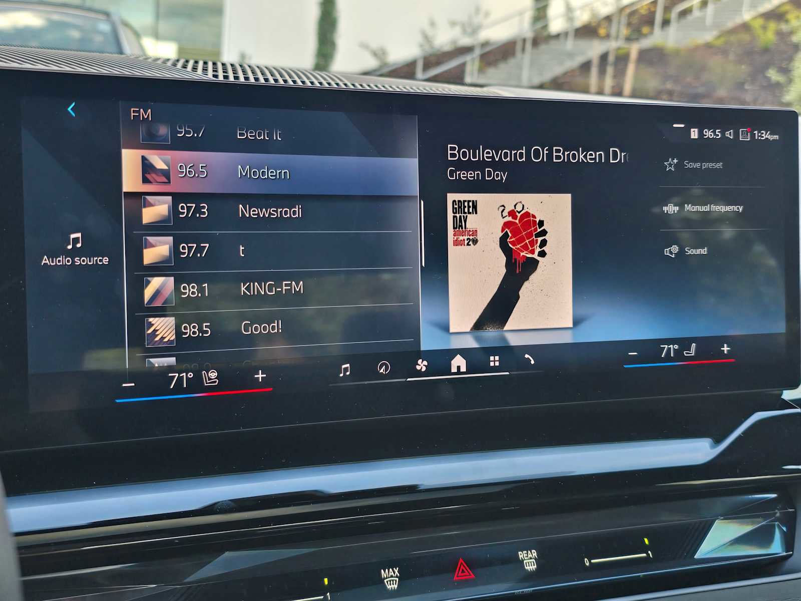 Used 2024 BMW i5 eDrive40i w/ Convenience Package image 31