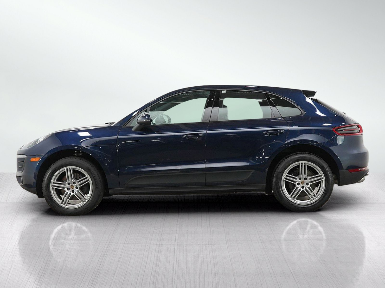 Used 2018 Porsche Macan AWD/4WD image 2
