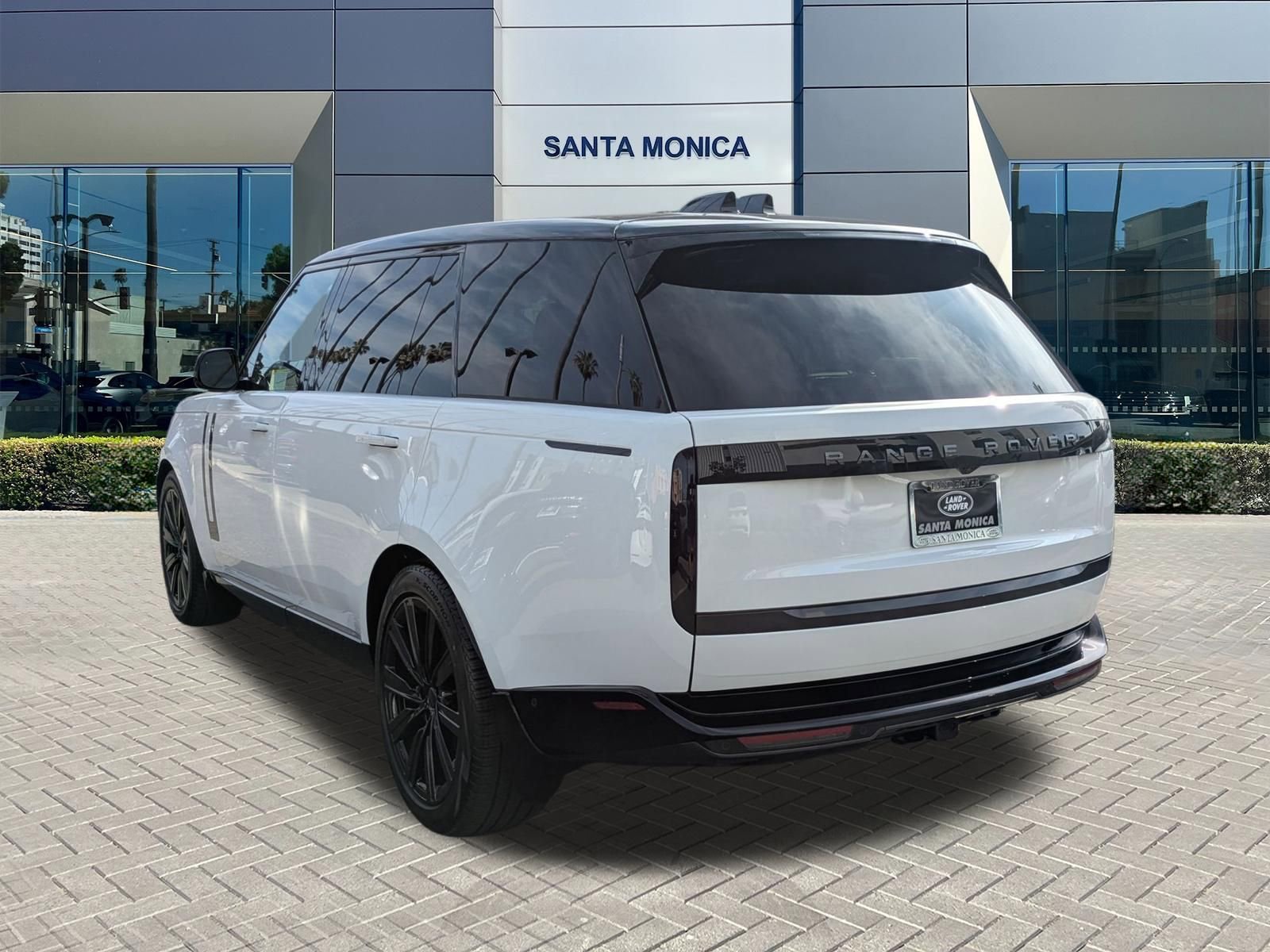 New 2026 Land Rover Range Rover Long Wheelbase SE image 3
