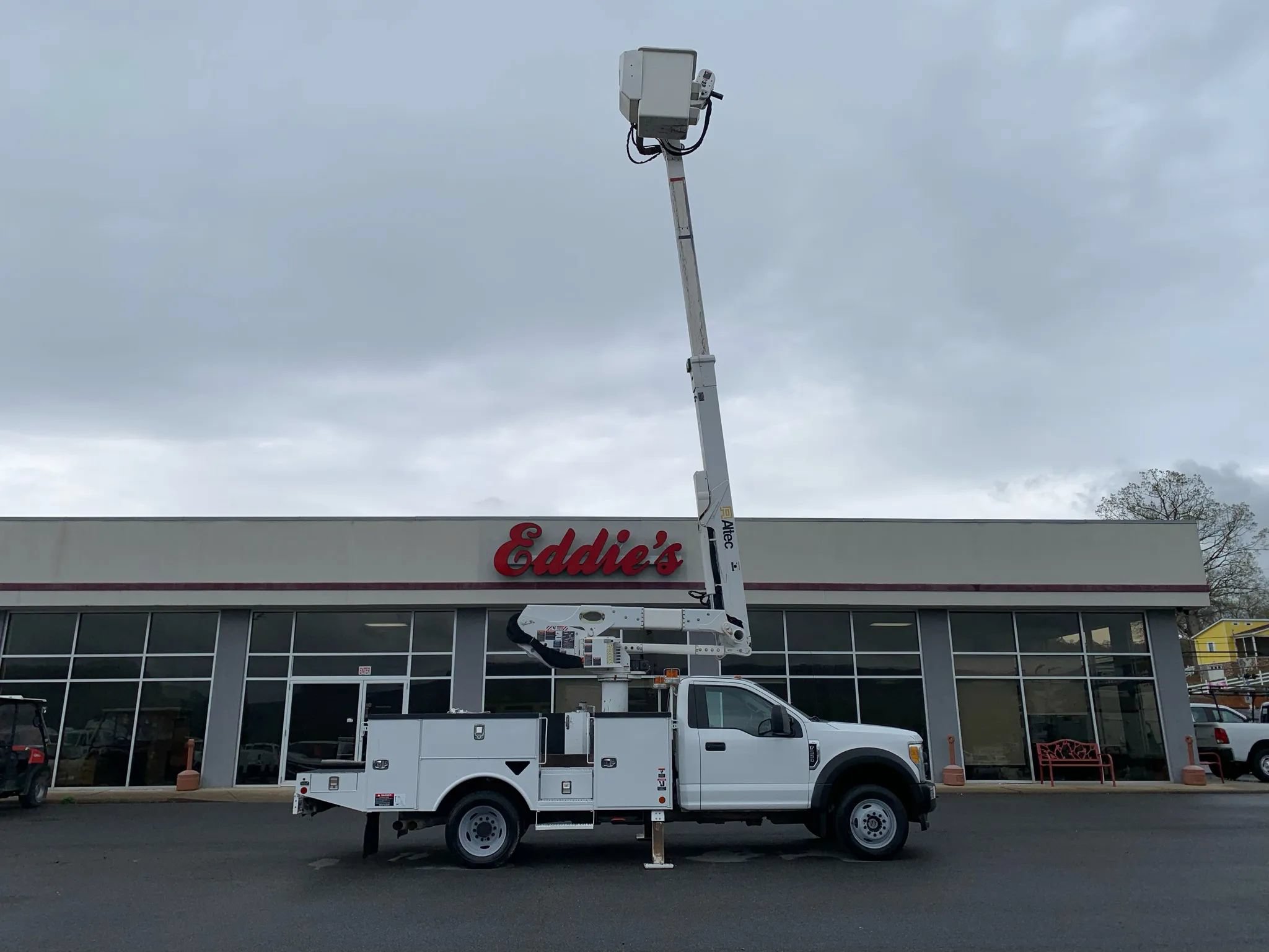 Used 2017 Ford F550 4x4 Regular Cab Super Duty image 49