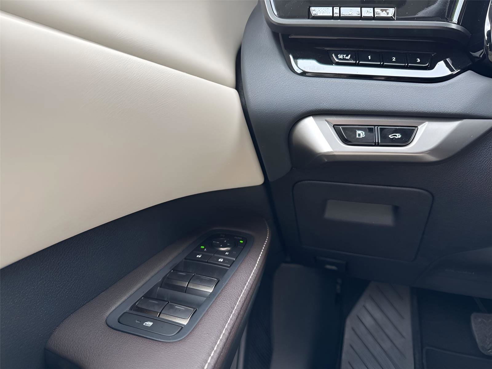 Used 2024 Lexus RX 350 Premium w/ Accessory Package (K3) image 18