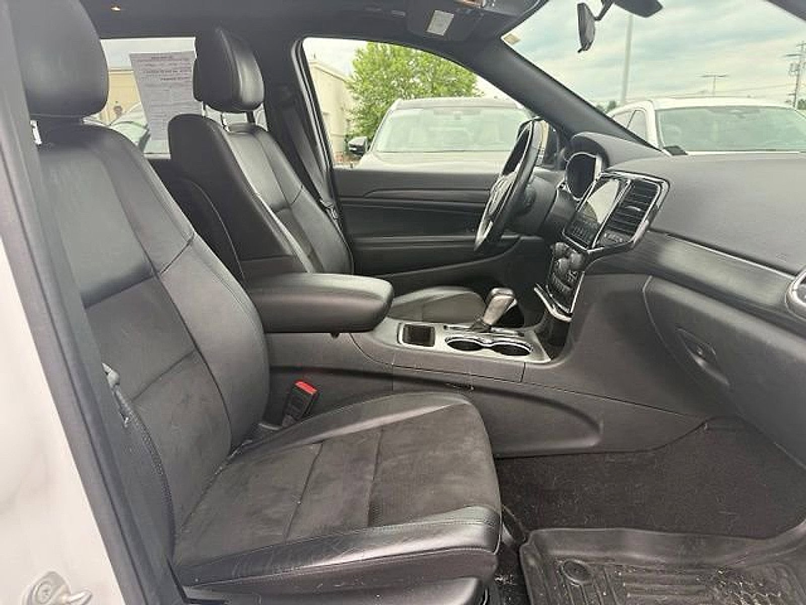 Used 2021 Jeep Grand Cherokee Laredo X AWD/4WD image 26
