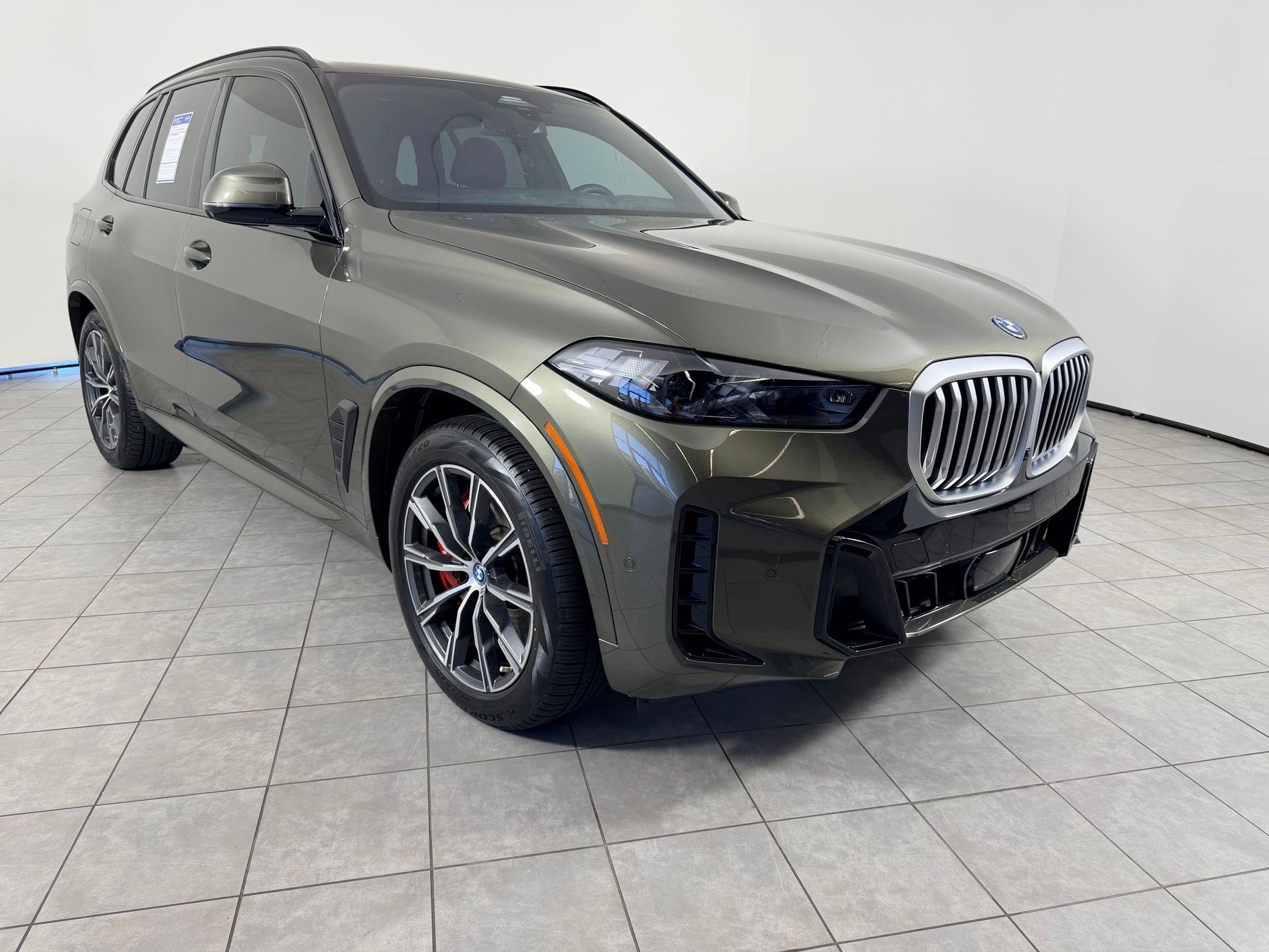 Certified 2025 BMW X5 xDrive50e w/ M Sport Package image 7