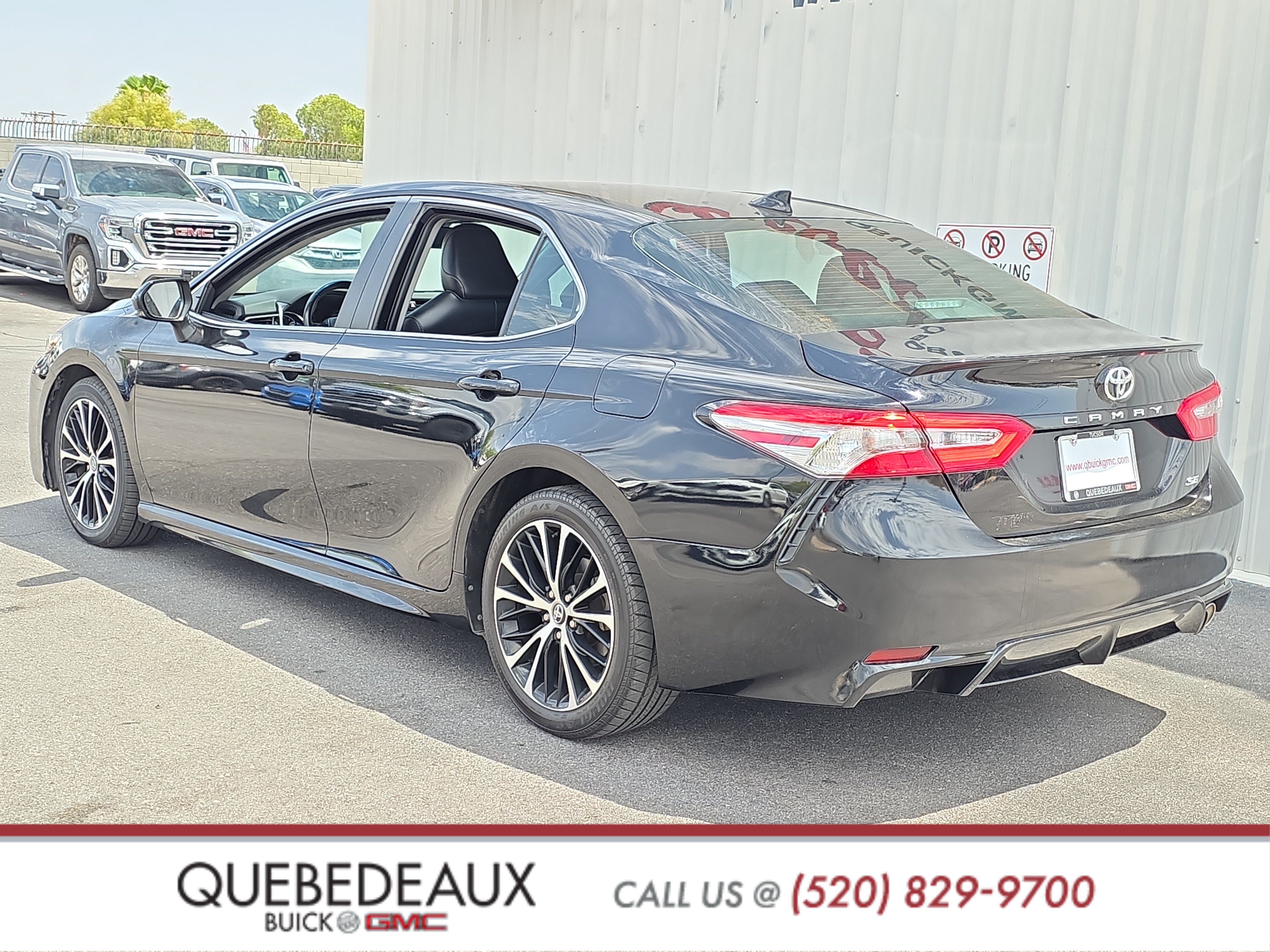 Used 2020 Toyota Camry SE w/ Convenience Package FWD image 5