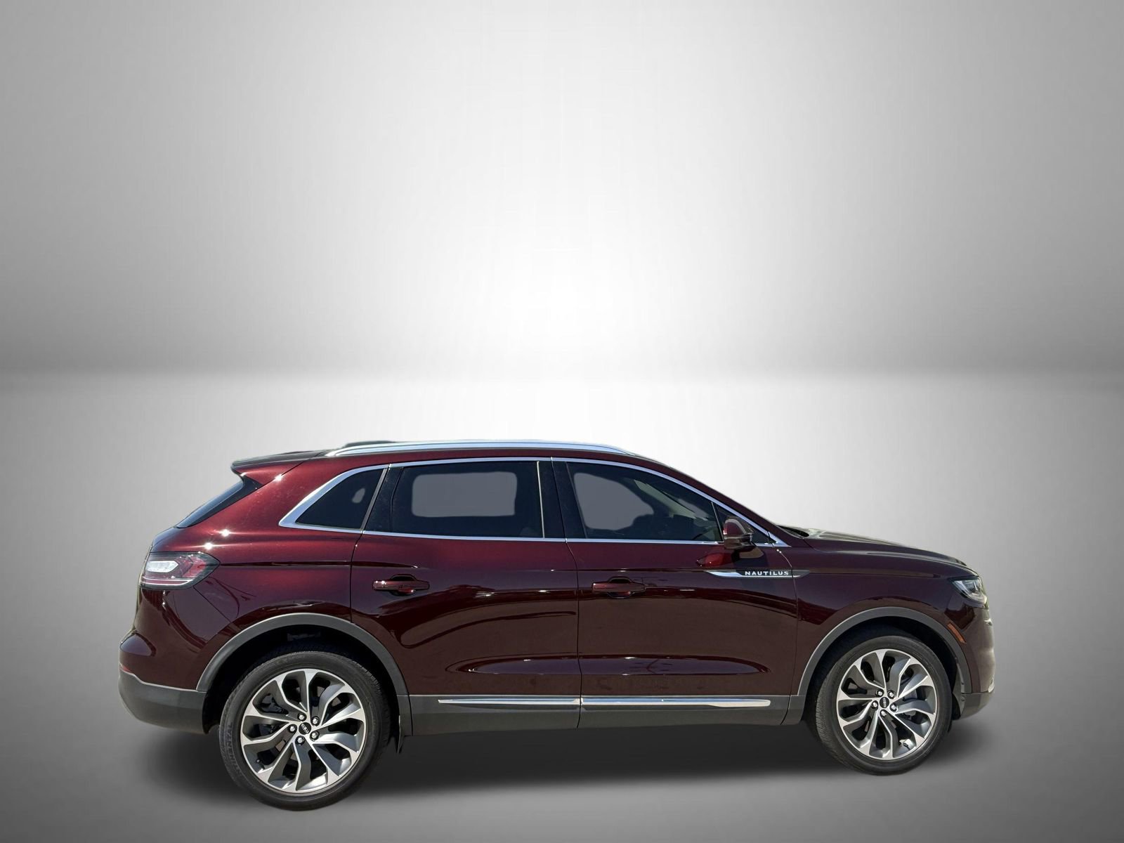 Used 2023 Lincoln Nautilus Reserve w/ Cargo Utility Package image 2