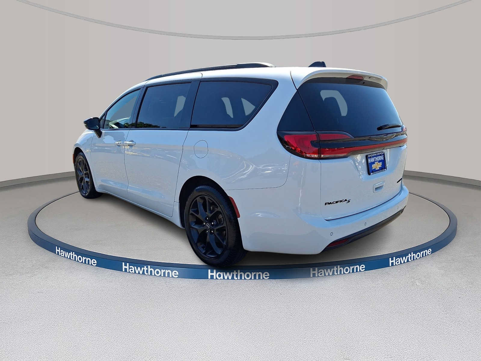 Used 2025 Chrysler Pacifica Limited FWD image 4