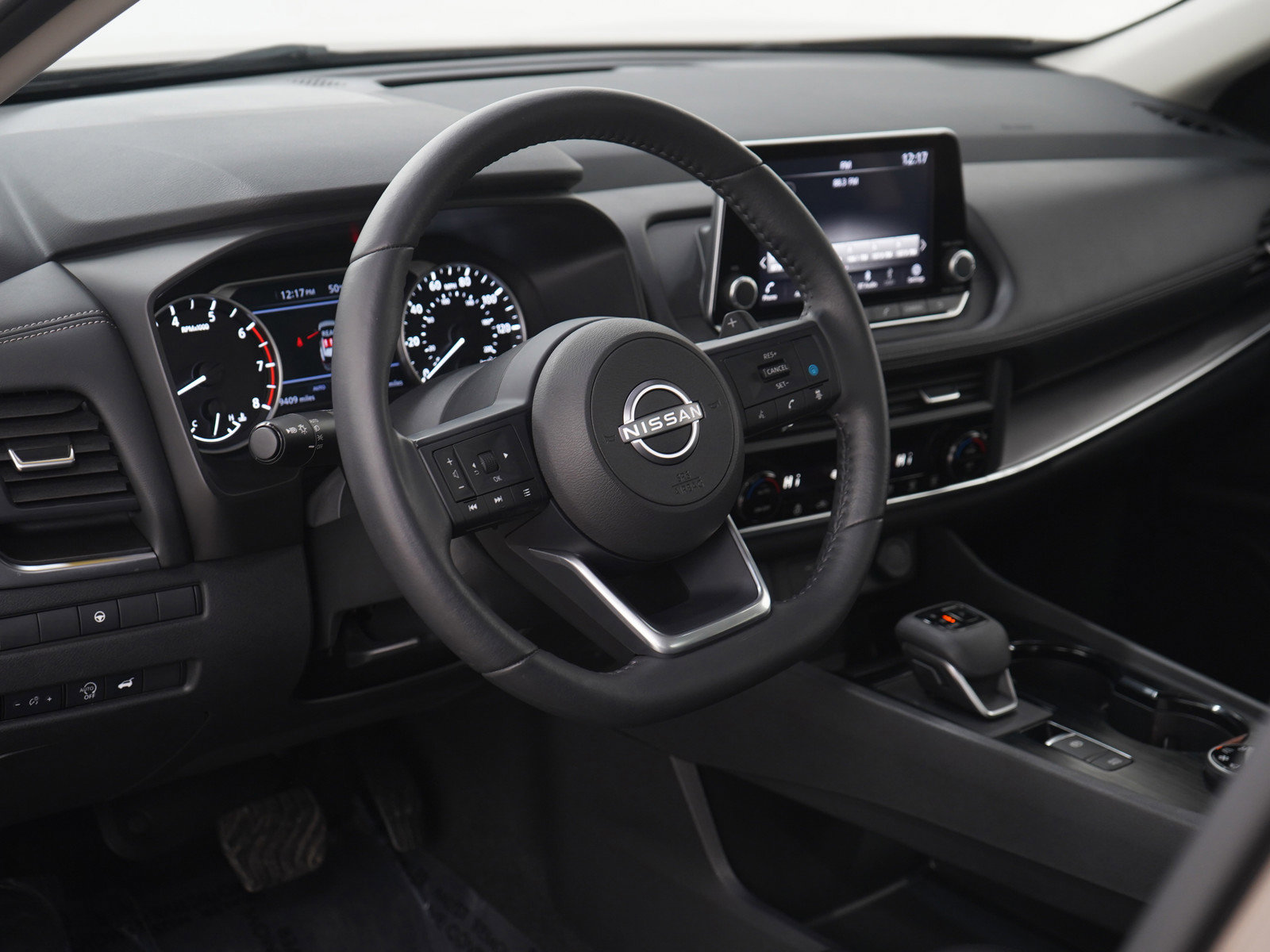 Used 2024 Nissan Rogue SV w/ SV Premium Package image 24