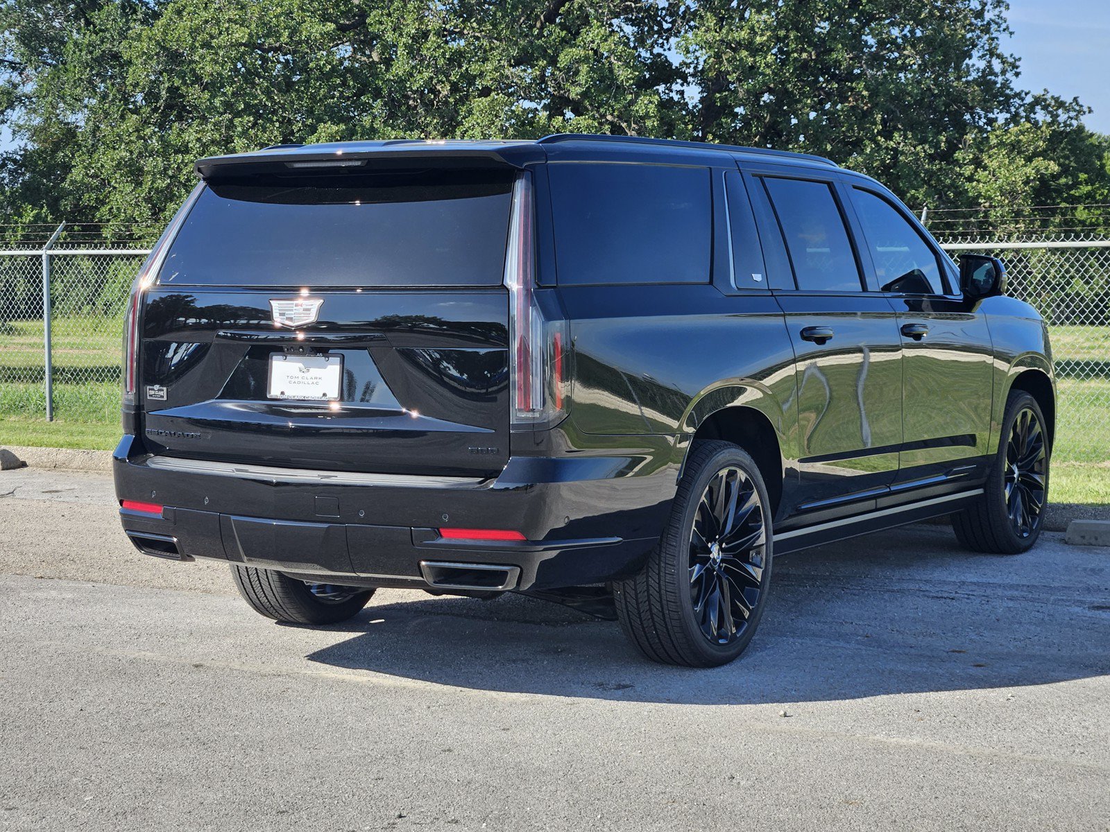 New 2026 Cadillac Escalade ESV Platinum Sport w/ LPO, ONYX Package AWD/4WD image 3