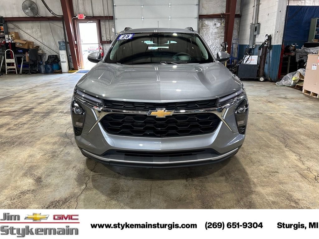 Used 2025 Chevrolet Trax LT FWD image 10