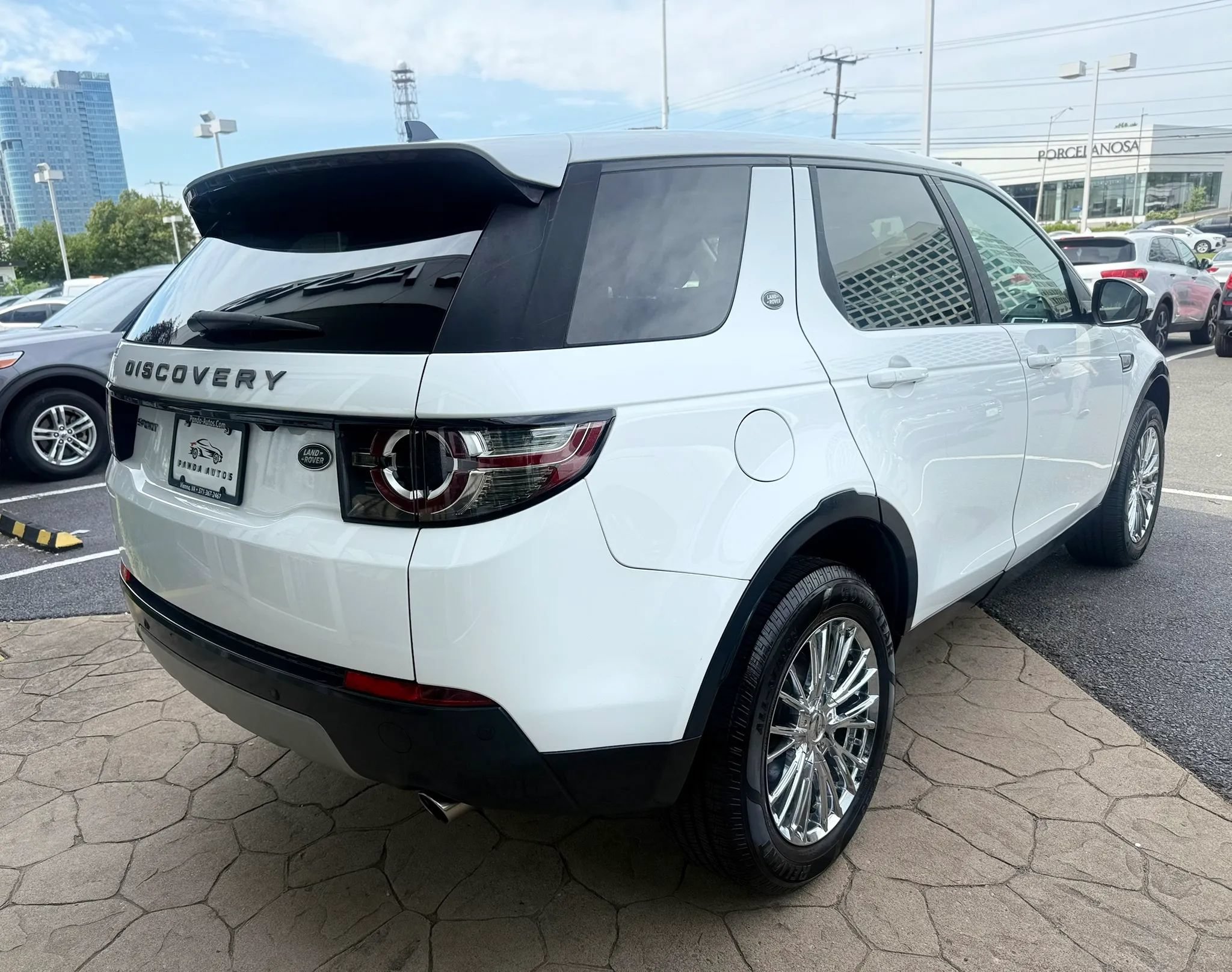 Used 2016 Land Rover Discovery Sport HSE AWD/4WD image 7