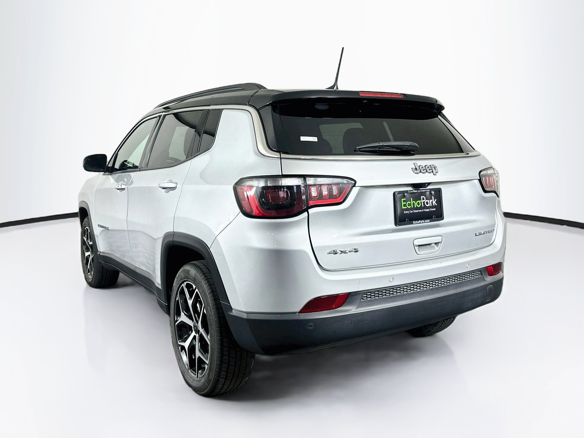 Used 2025 Jeep Compass Limited AWD/4WD image 5