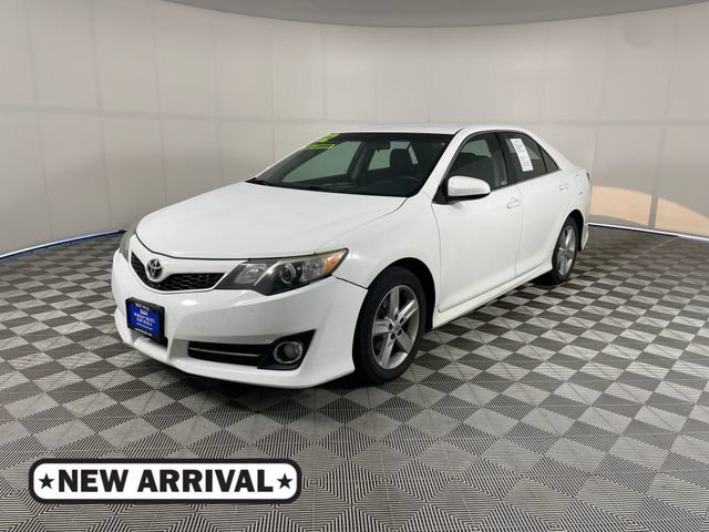 Used 2012 Toyota Camry SE FWD image 1