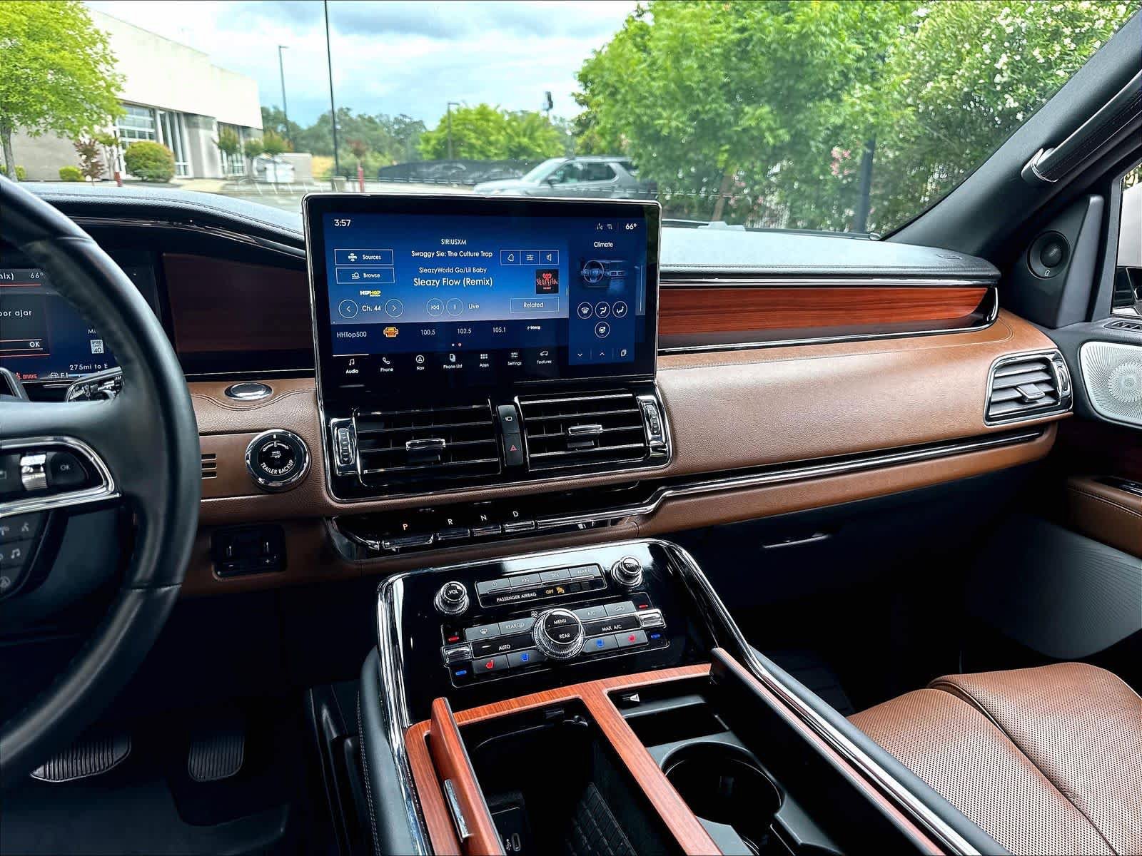 Used 2024 Lincoln Navigator L Reserve AWD/4WD image 9