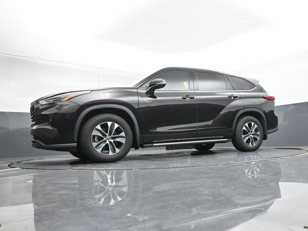 Used 2022 Toyota Highlander XLE image 40