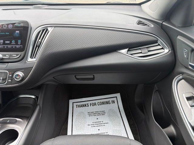 Used 2017 Chevrolet Malibu LT FWD image 21