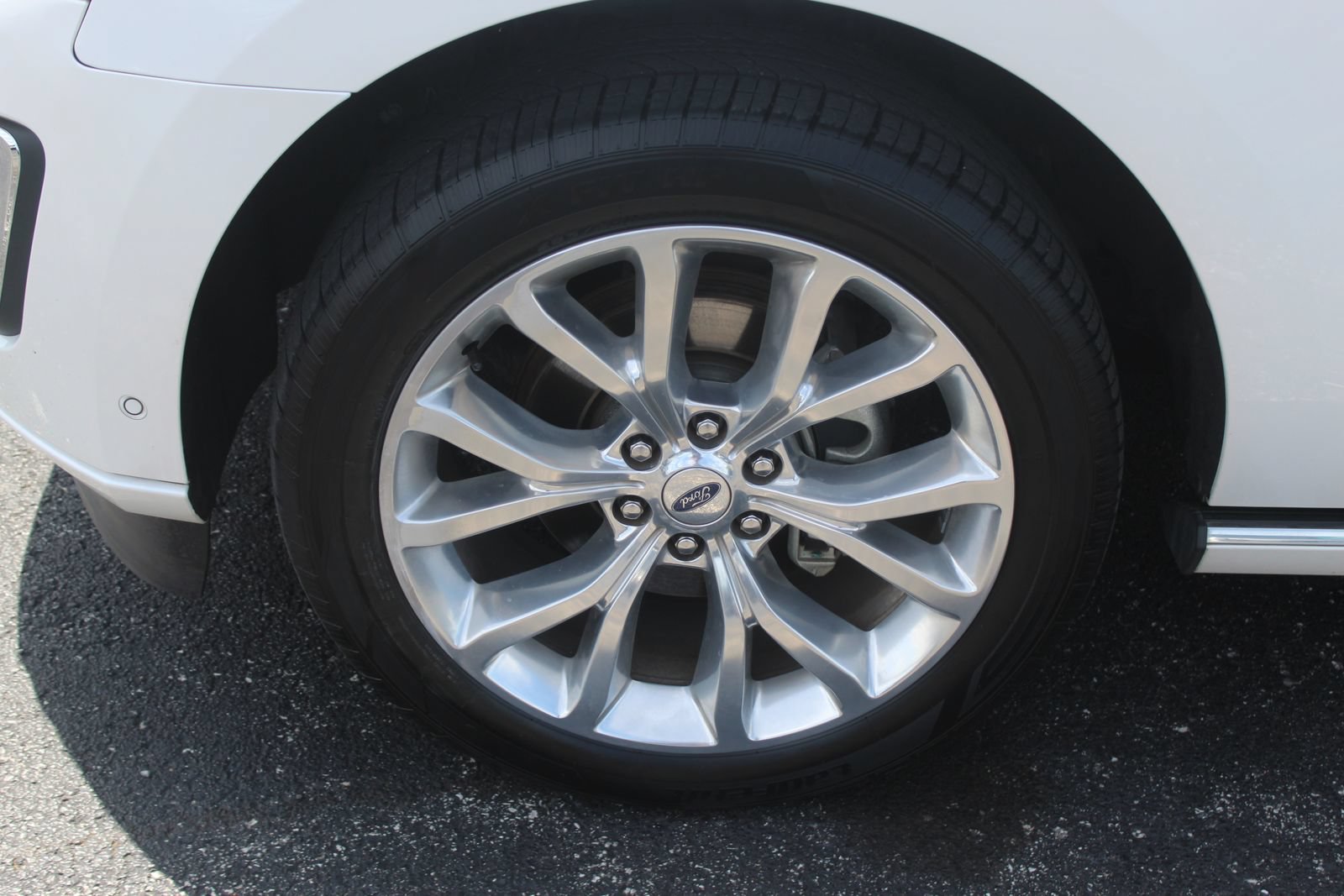 Used 2019 Ford Expedition Max Platinum AWD/4WD image 2