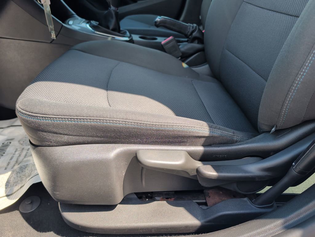 Used 2017 Chevrolet Cruze LT FWD image 9